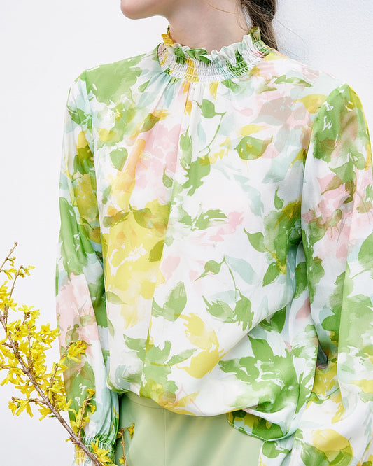 Seidenbluse mit Rüschen und Blumenmuster