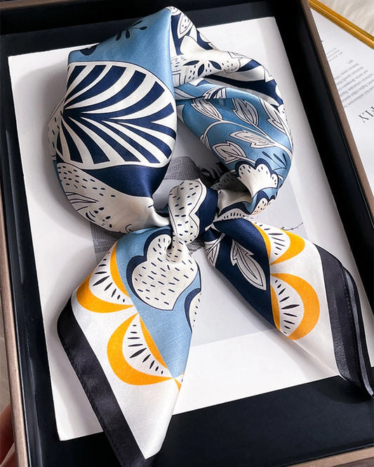 Seidentuch mit Blumen- und Vogel-Geomuster