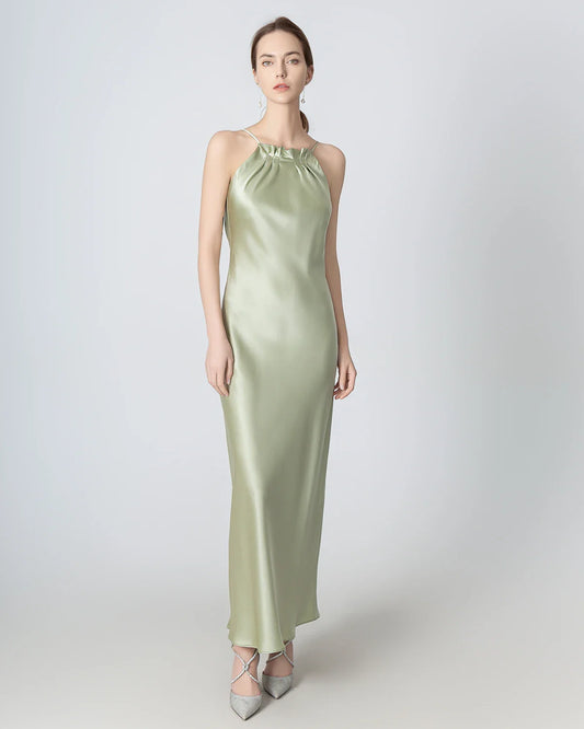 Langes Seidenkleid mit Halsbändern