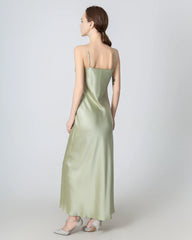 Langes Seidenkleid mit Halsbändern