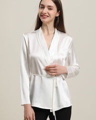 Seidenbluse mit langen Ärmeln und Gürtel