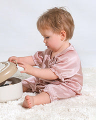 Baby Seiden-Einheitanzug mit Puppenkragen
