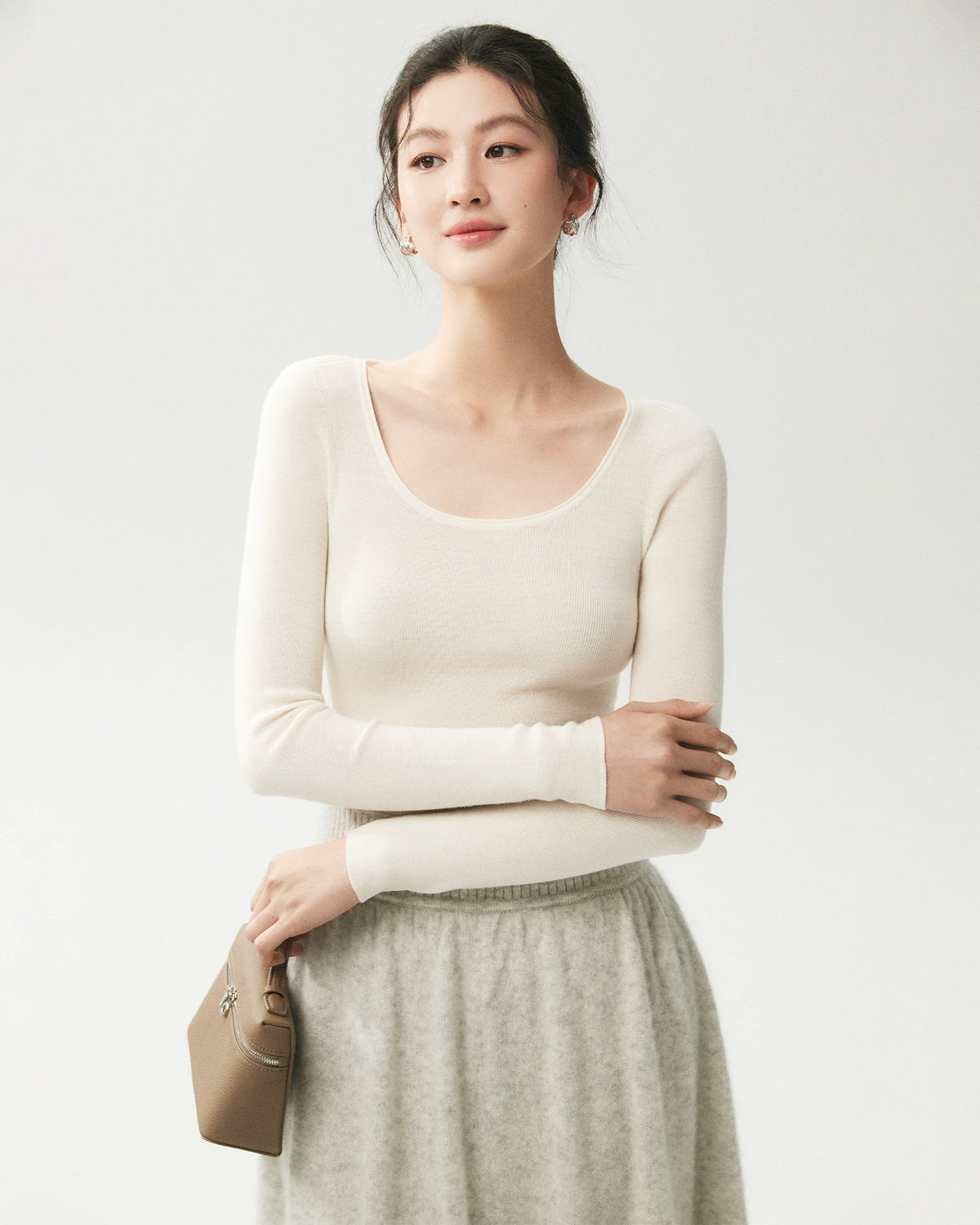 Pullover aus 100 % Merinowolle mit weitem Ausschnitt
