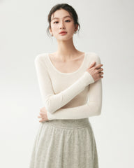Pullover aus 100 % Merinowolle mit weitem Ausschnitt