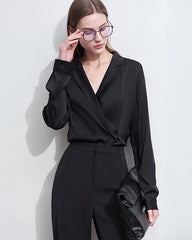Minimalistische Seidenbluse mit V-Ausschnitt und langen Ärmeln