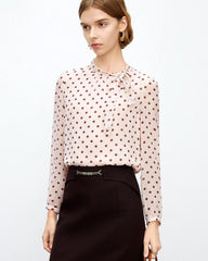 Punkted Seidenbluse mit Seitenschnürung