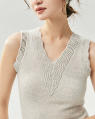 Strickweste aus reinem Kaschmir mit V-Ausschnitt und gewelltem Saum