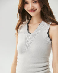 Strickweste aus reinem Kaschmir mit V-Ausschnitt und gewelltem Saum