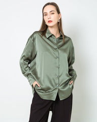 Gespannte Oversized Seidenbluse mit abfallenden Schultern Olive Green