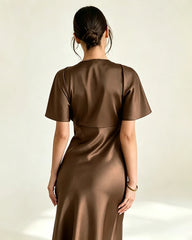 Satin-Triacetat Maxikleid mit Fledermausärmeln und Slip-Silhouette