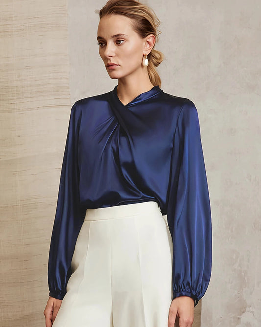 Seidenbluse mit gerafftem Kragen und Bindeschleife hinten