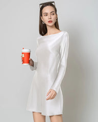 Seiden-Minikleid mit langen Ärmeln und offenem Rücken