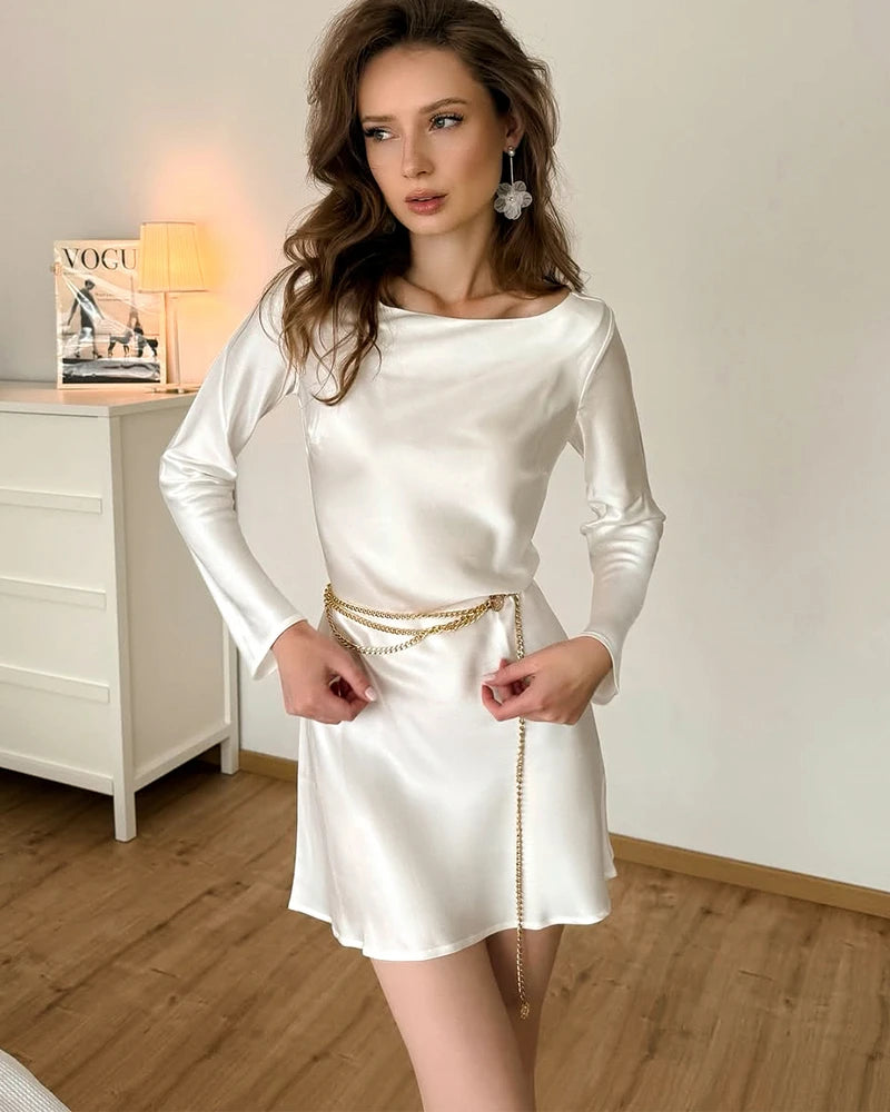 Seiden-Minikleid mit langen Ärmeln und offenem Rücken