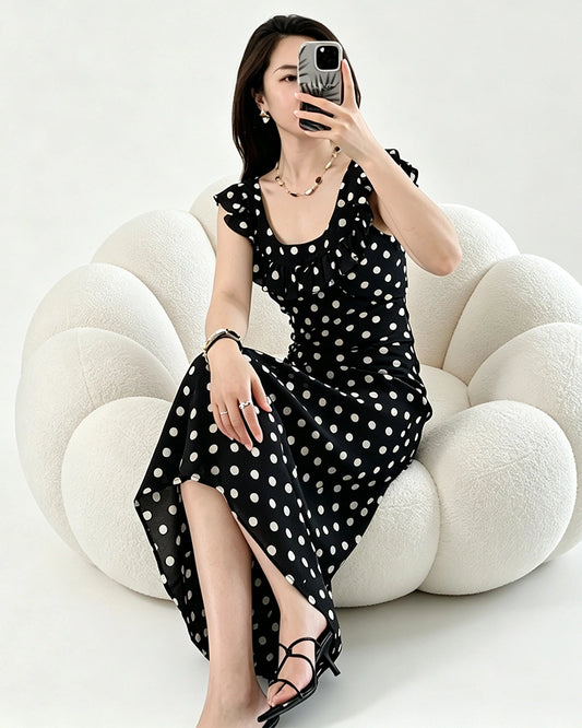 Seiden-Maxikleid mit Tupfenmuster und Rüschenkragen