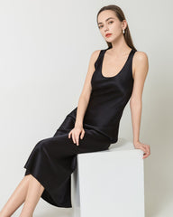 Lange Seidenkleid mit Rundhalsausschnitt und zugeschnittenem Taille