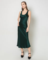 Lange Seidenkleid mit Rundhalsausschnitt und zugeschnittenem Taille