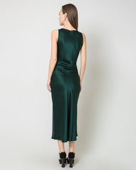 Lange Seidenkleid mit Rundhalsausschnitt und zugeschnittenem Taille