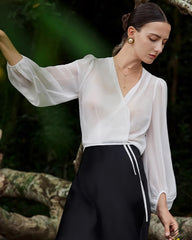 Seiden-Wickelbluse mit V-Ausschnitt
