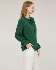 Seidenbluse mit Krawattenhals und Rüschen-Detail
