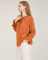 Seidenbluse mit Krawattenhals und Rüschen-Detail