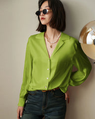 Elegante, klassische Seidenbluse mit V-Halsausschnitt