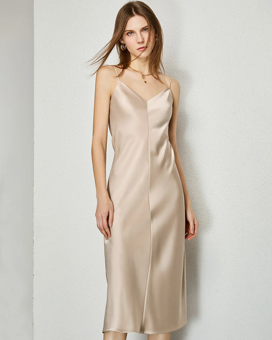 Midikleid aus Seide mit V-Ausschnitt