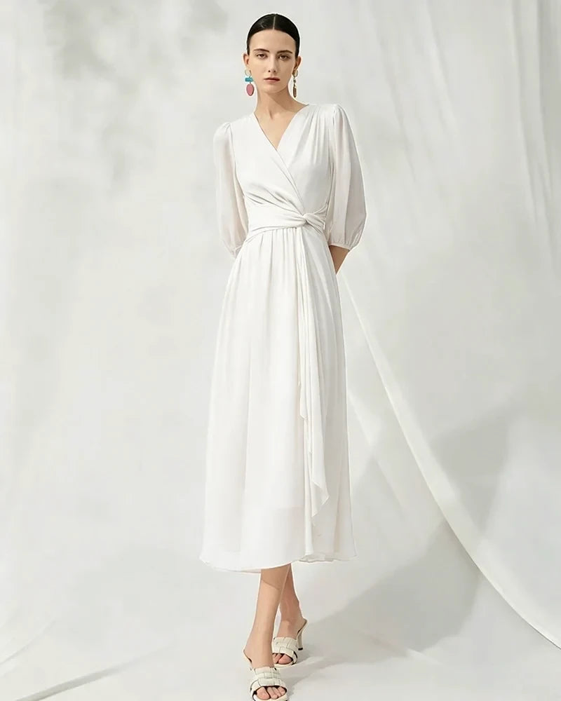 V-Ausschnitt Seiden-Midikleid mit Twist-Detail an der Taille
