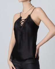 Seiden-Camisole mit V-Halsausschnitt und gekreuzten Spitzen