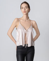 Seiden-Camisole mit V-Ausschnitt und Frontöffnung