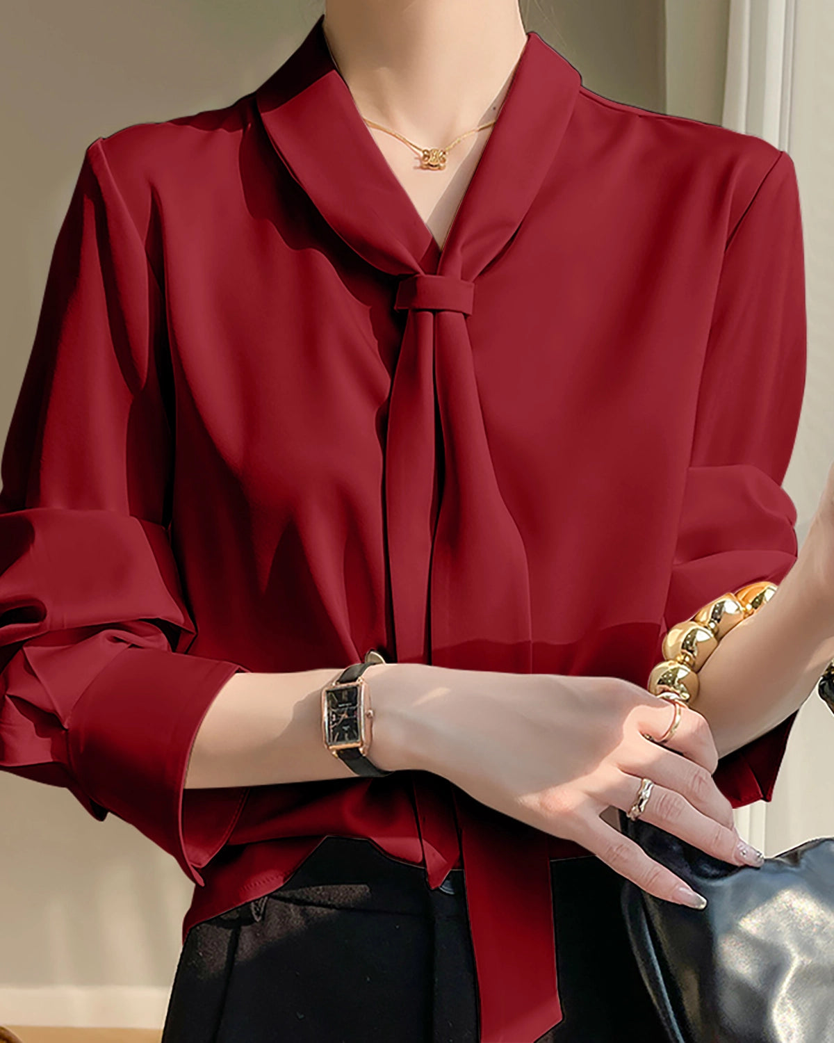 V-Ausschnitt Seidenbluse mit Bindeband