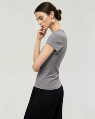 Waschbares Seidenjersey T-Shirt mit U-Ausschnitt und enger Passform