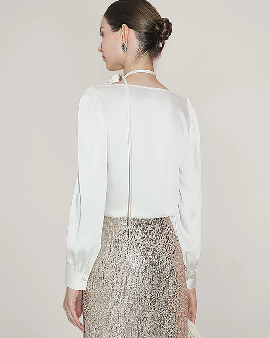 Elegante Seidenbluse mit drapiertem Kragen
