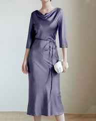 30 Momme Seidenkleid mit Wasserfallausschnitt