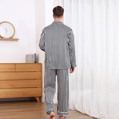 Herren Seiden Pyjama Set im weißen Streifenstil