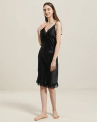 Seiden-Nachtkleid mit zarten Spitzen-Details