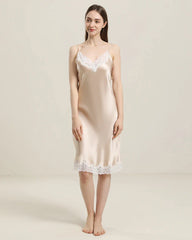Seiden-Nachtkleid mit zarten Spitzen-Details