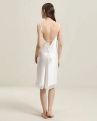 Seiden-Nachtkleid mit zarten Spitzen-Details