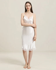 Seiden-Nachtkleid mit zarten Spitzen-Details